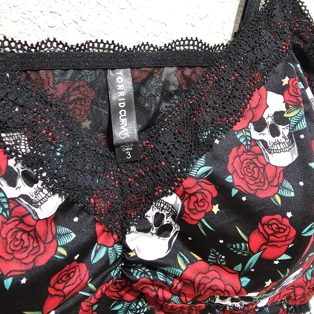 Torrid Black and Red Skull Rose Bralette size 3X - Picture 3 of 6